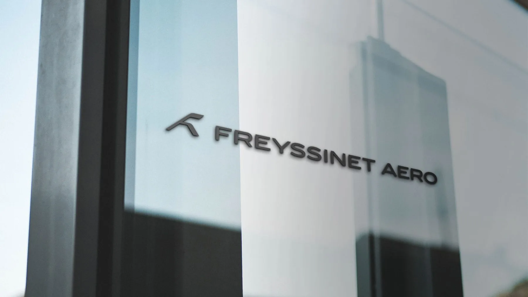 Signalétique intérieure, logo mural Freyssinet Aero